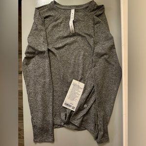 Lulú lemon women’s size 8 grey long sleeve athletic shirt